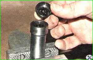 Сборка и установка натяжителя цепи