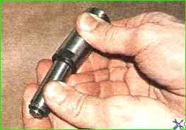 Сборка и установка натяжителя цепи