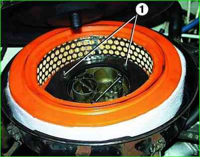 Замена фильтрующего элемента воздушного фильтра