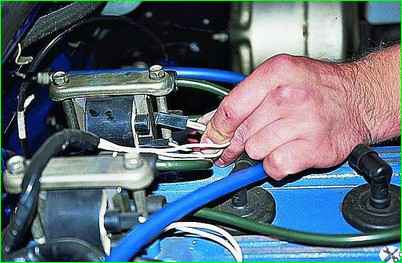 Prüfung und Austausch der Zündspule am ZMZ-406-Motor