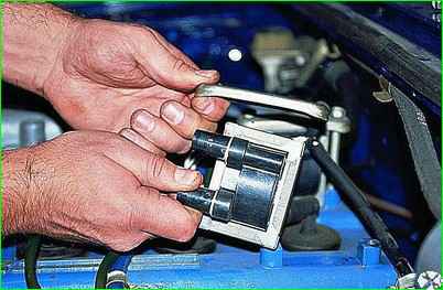 Prüfung und Austausch der Zündspule am ZMZ-406-Motor