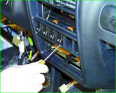 Панель приладів ГАЗ-3110 зняття