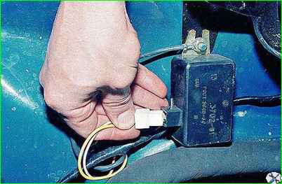 Spannungsregler entfernen