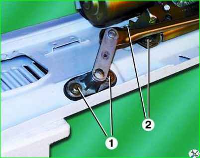Снятие и разборка стеклоочистителя