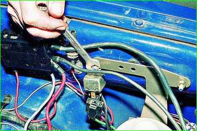 Снятие реле электровентилятора