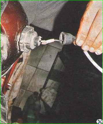 Снятие бампера автомобиля