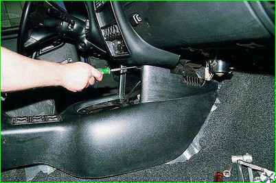 Зняття консолі панелі приладів