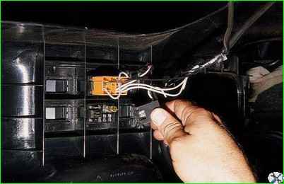 Зняття консолі панелі приладів