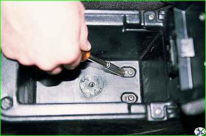 Зняття консолі панелі приладів