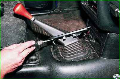 Зняття консолі панелі приладів