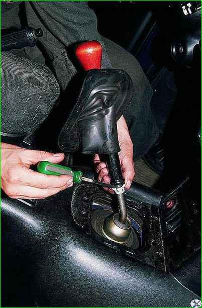 Зняття консолі панелі приладів