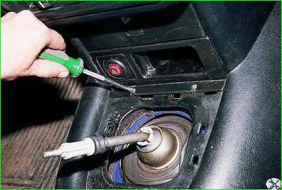 Зняття консолі панелі приладів