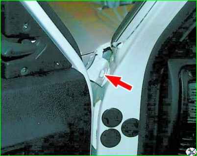 Снятие переднего крыла