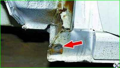 Снятие переднего крыла