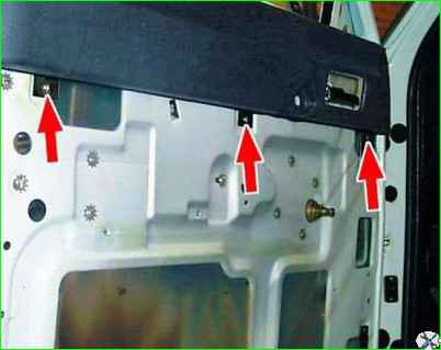 Снятие обивки двери