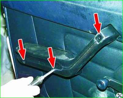 Снятие обивки двери