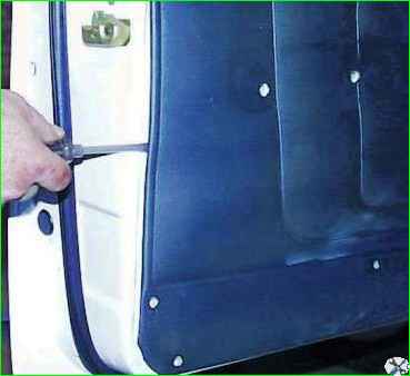 Снятие обивки двери