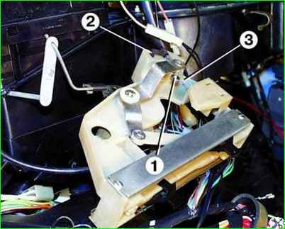 Снятие и установка отопителя салона автомобиля