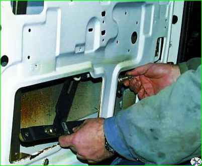 Замена стеклоподъемника двери