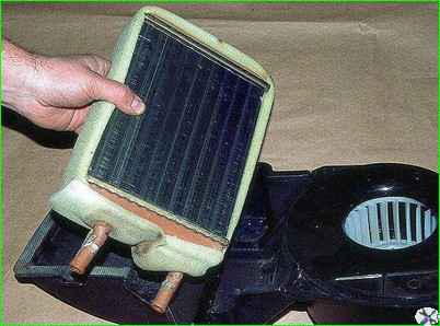 Снятие радиатора отопителя