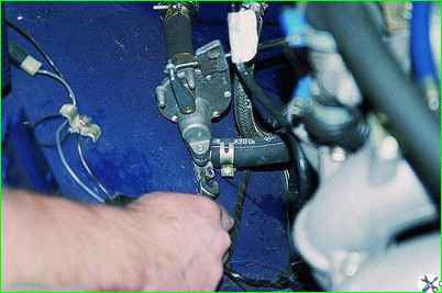 Снятие радиатора отопителя