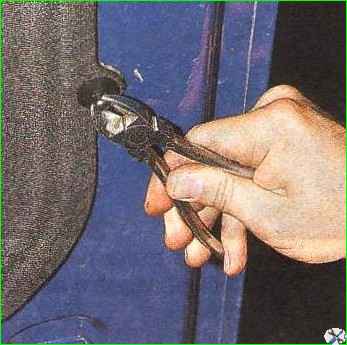 Снятие капота автомобиля