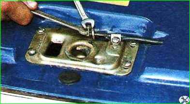 Снятие замка капота