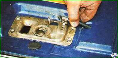 Снятие замка капота