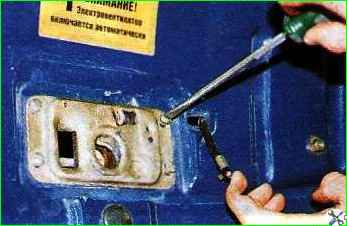 Снятие замка капота