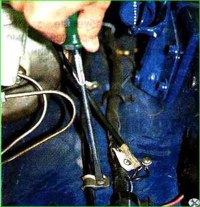 Снятие замка капота