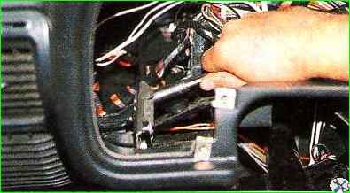 Снятие замка капота