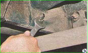 Снятие заднего бампера автомобиля