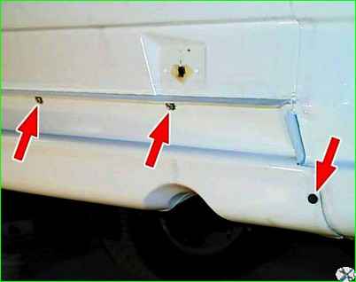 Снятие заднего бампера автомобиля