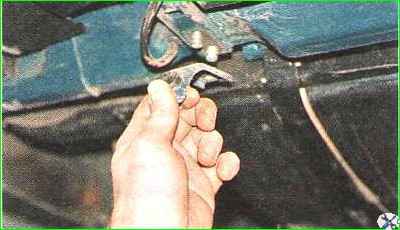 Снятие заднего бампера автомобиля