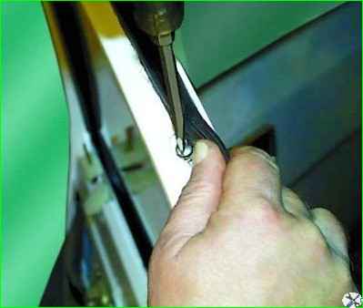 Снятие неподвижного стекла двери