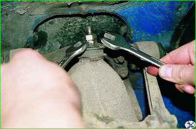 Проверка и замена амортизатора