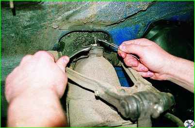 Проверка и замена амортизатора