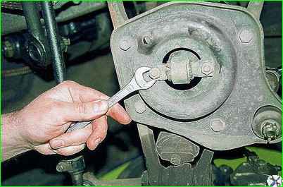 Проверка и замена амортизатора