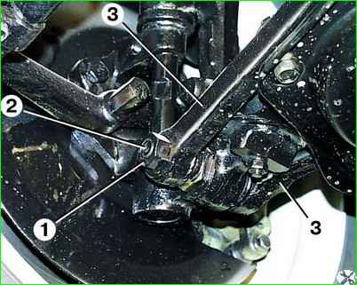 Замена резиновых втулок нижних рычагов