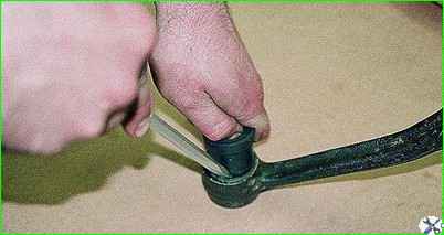 Снятие рычагов и замена резиновых втулок