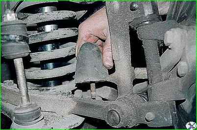 Снятие рычагов и замена резиновых втулок