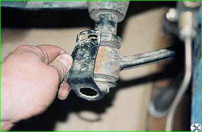 Снятие рычагов и замена резиновых втулок