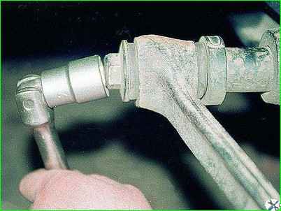 Снятие рычагов и замена резиновых втулок