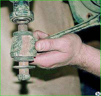 Снятие рычагов и замена резиновых втулок