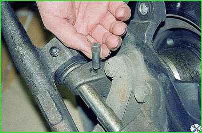 Замена шкворня подвески