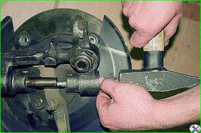 Замена шкворня подвески