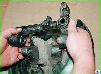 Замена шкворня подвески