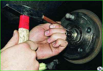 Регулювання підшипників маточини колеса