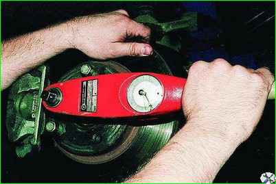 Регулювання підшипників маточини колеса