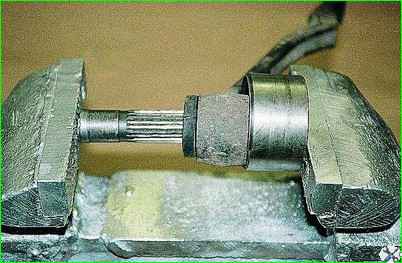 Замена втулок верхних рычагов